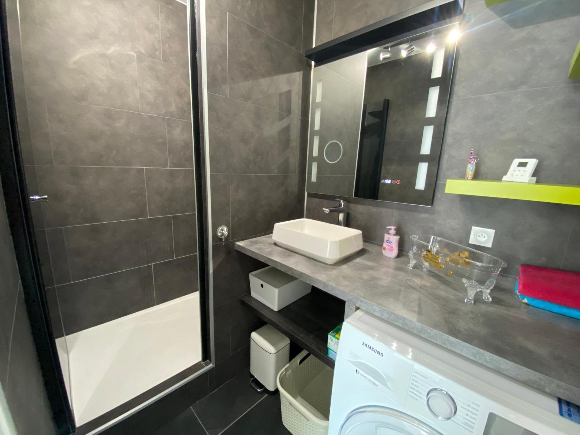 Victoria-T2-41M2-Balcon, Wifi, Linge, Produits, Menage Inclus Apartment Reims Exterior photo